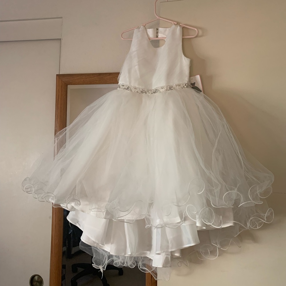 Brand new - Size 5, formal little girls white dress